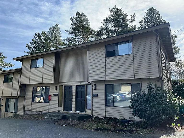 Hamlet 927 exterior