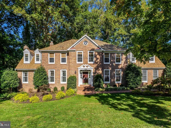 10898 Featherfield Ct, Fairfax, VA 22030