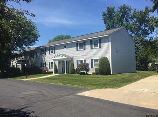 124 Cedarview Ln, Watervliet, NY 12189