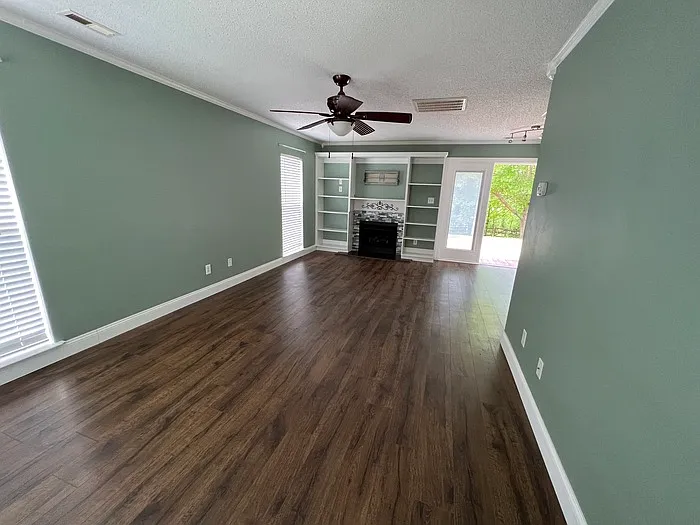 4 bed, 3.0 bath, 1733 sqft, $2,300 — Photo 3