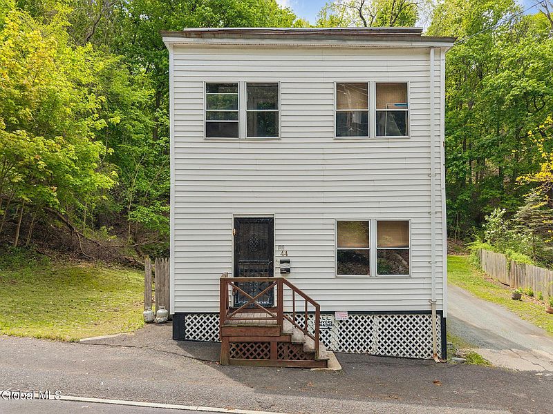 4th image of 44 Spring Avenue