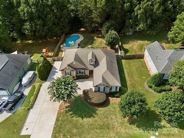 1st image of 526 Cameron Pointe Ln
