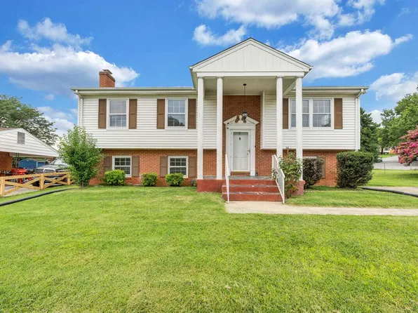 504 McGeorge Dr, Vinton, VA 24179