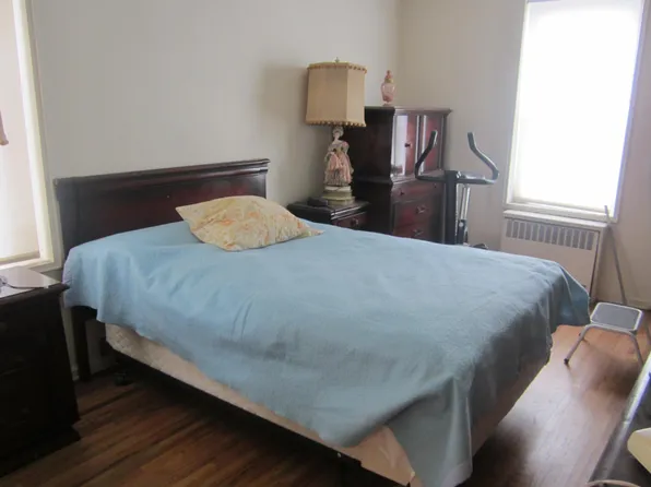 2552 East 7th Street image 1 of 3