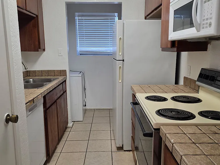 2411 Springmont Ct #2409 — Photo 3