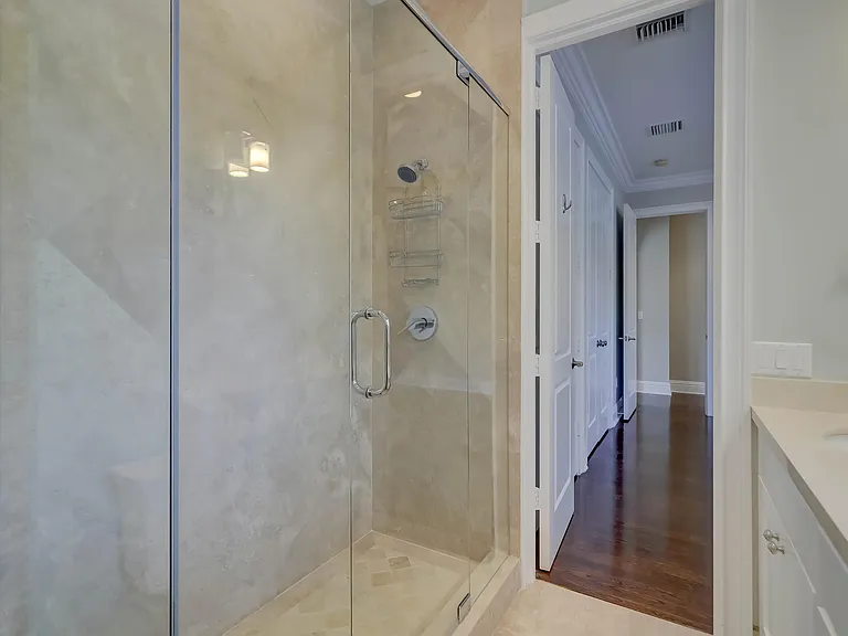 425 NE 11th Ave — Photo 37