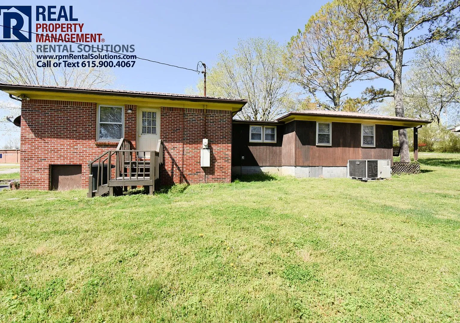 Great corner lot home in Auburntown! Garage and storage shed! — Photo 2