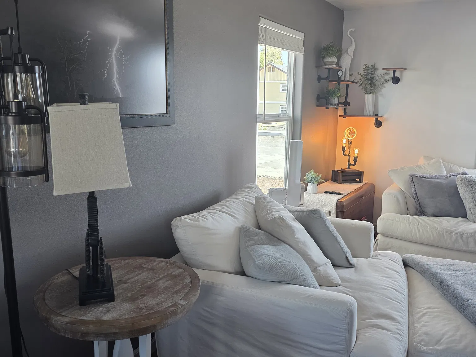 2 bed, 1050 sqft, $2,050 — Photo 3