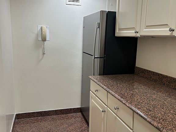 5th image of 60 W 57th St APT 16C