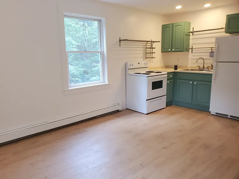 79 Gloucester Hill Rd — Photo 2