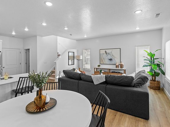 Finished home photos are representational images only. Chat with sales agent for details.