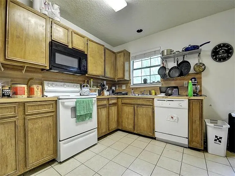 4520 Speedway #B — Photo 6