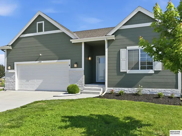 21214 Polk St, Elkhorn, NE 68022