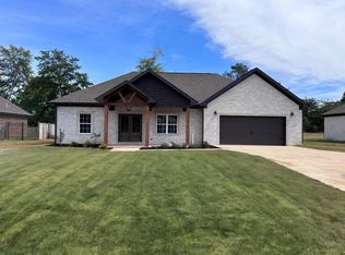 1213 Glendora Ave, Tuscumbia, AL 35674