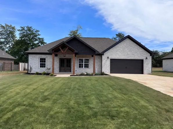 1213 Glendora Ave, Tuscumbia, AL 35674