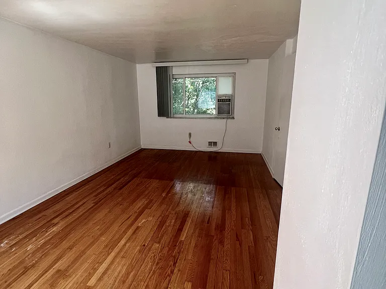 Unit 1 - Main Large bedroom