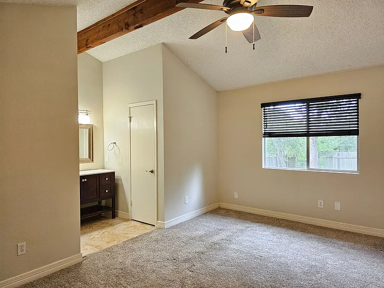 704 Chestnut Xing — Photo 17