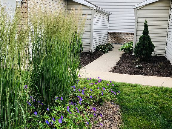 2nd image of 8535 Courtland Dr NE