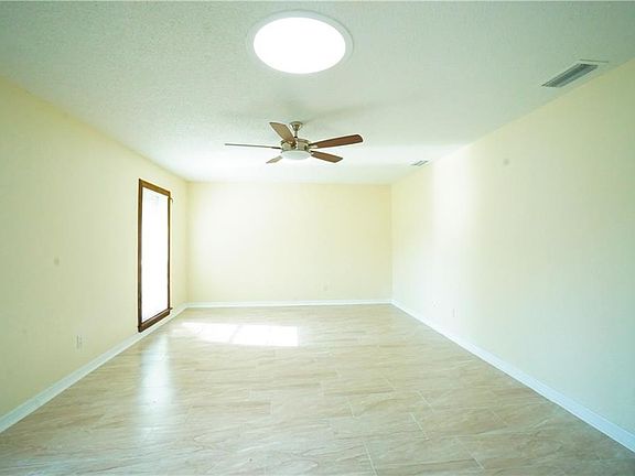 2nd image of 117 Pine Tree Dr