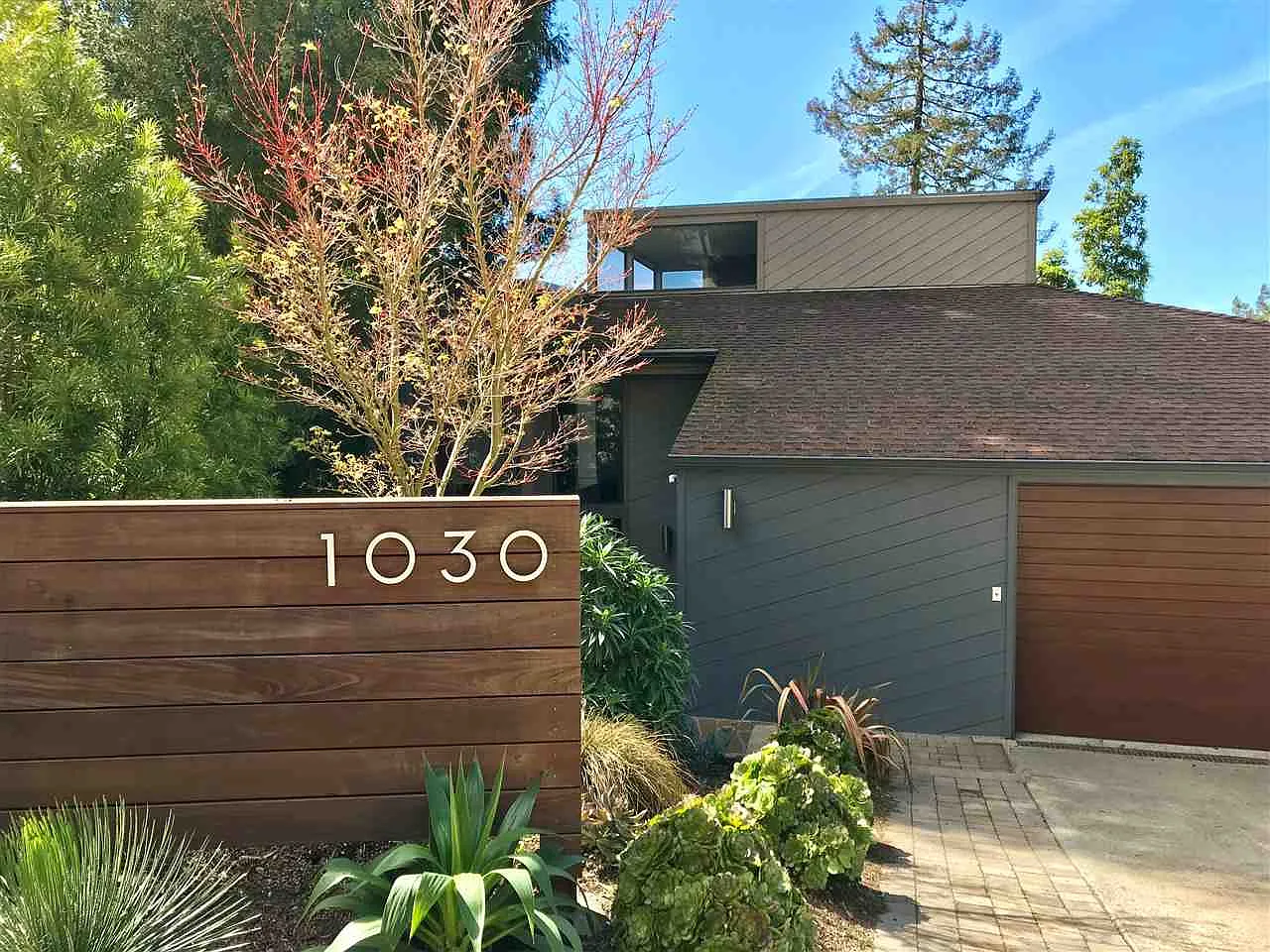 1030 Miller Ave photo 1