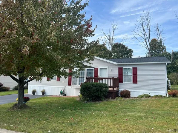 4224 Independence Ln, Walnutport, PA 18088