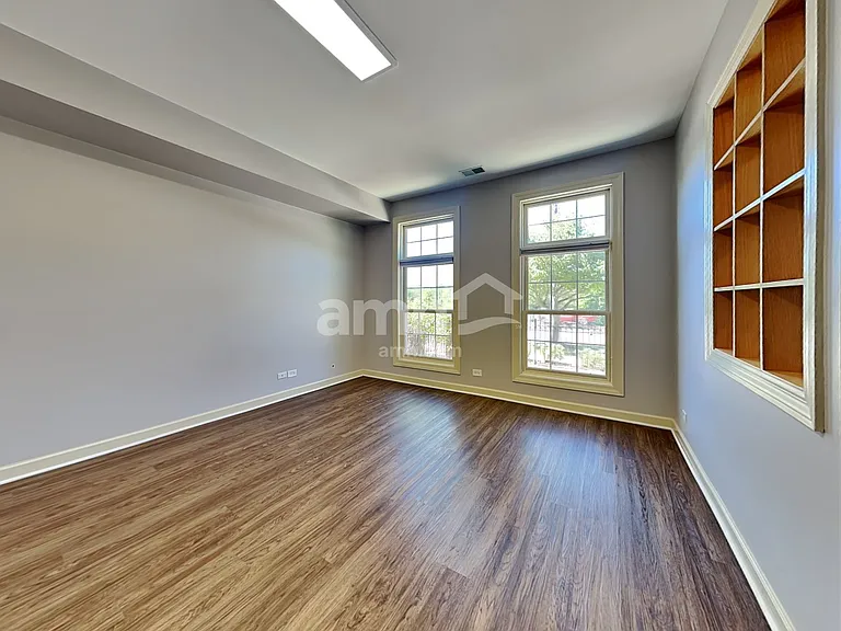 576 N River St — Photo 8
