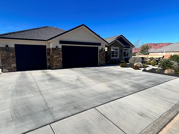 4th image of 1721 Desert Heights Dr