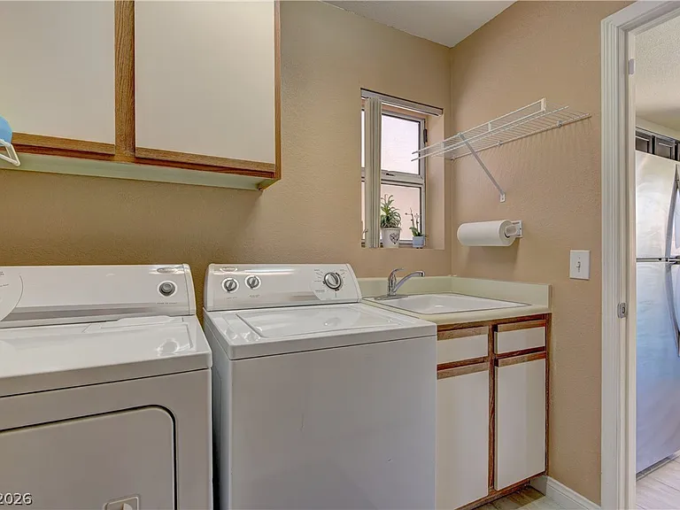 8912 Signal Terrace Dr — Photo 12