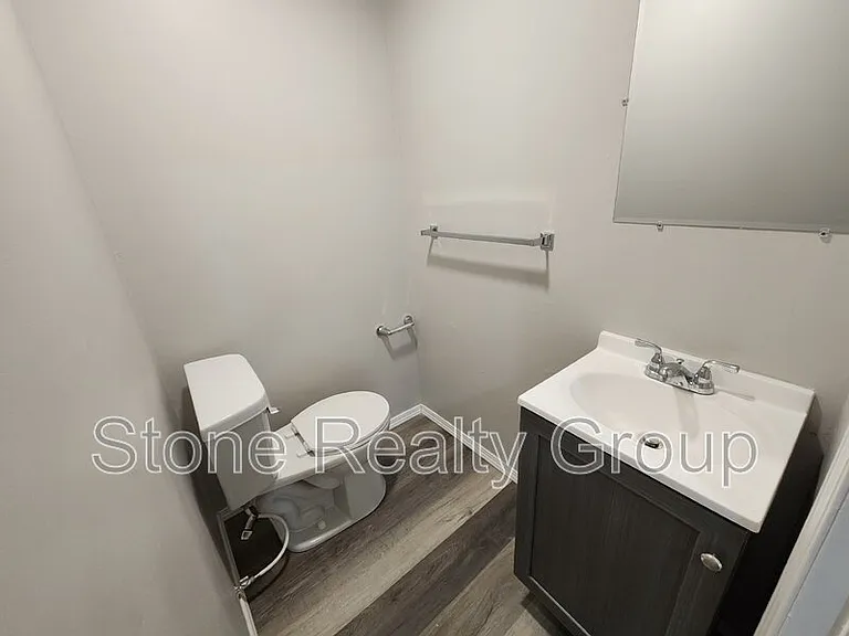 2200 S 8th St — Photo 6