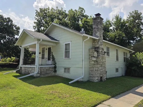 229 W 15th Ave, Emporia, KS 66801