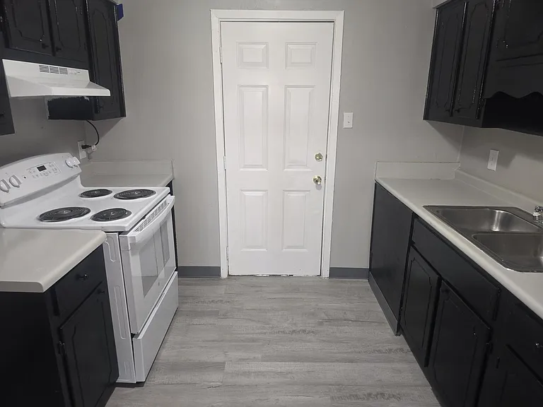 501 W 12th Ave #6 — Photo 1