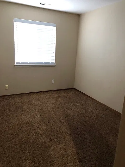 3 bed, 1200 sqft, $1,825 — Photo 2