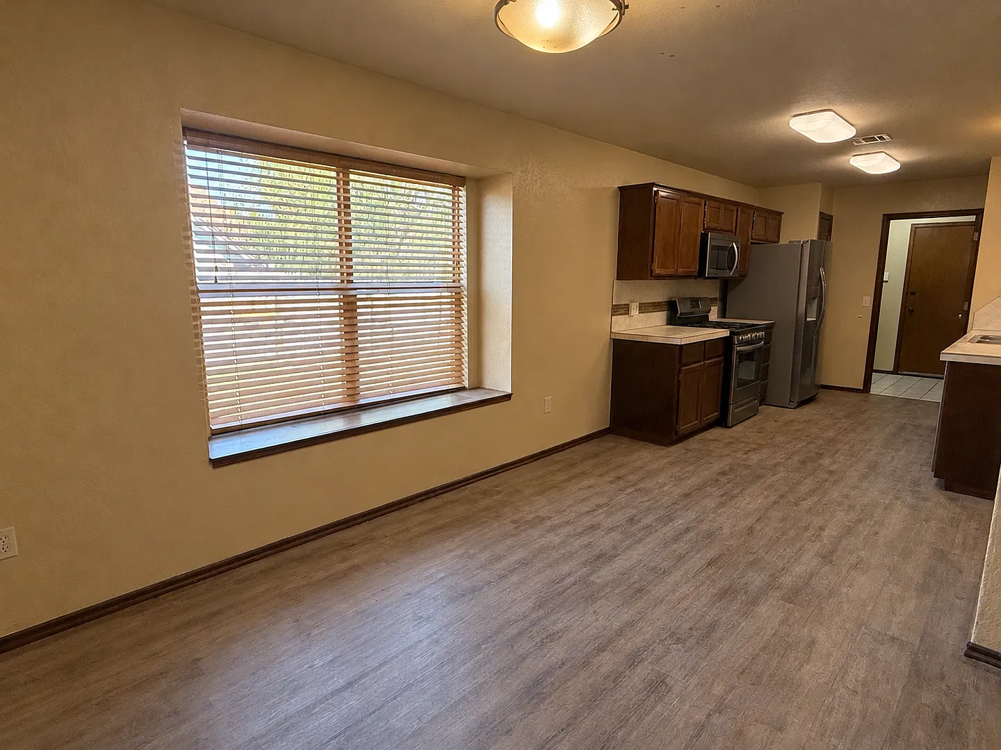Nice 3 Bed with Office and Sunroom in Edmond — Photo 4
