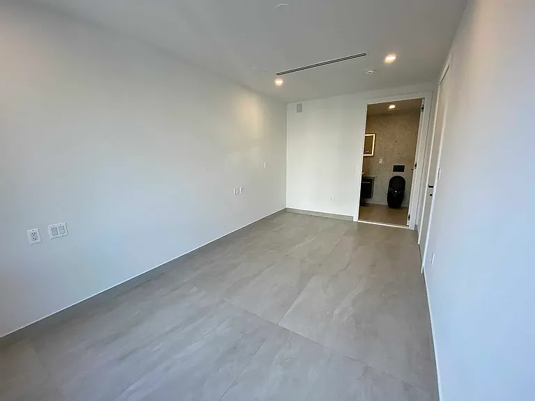 19 Hausman St #2B — Photo 7