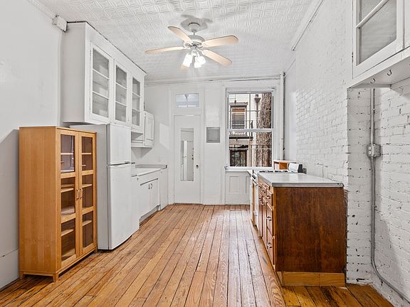 3rd image of 328 W 17th St APT 3W