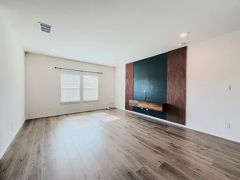 218 Alice Springs Ln — Photo 4