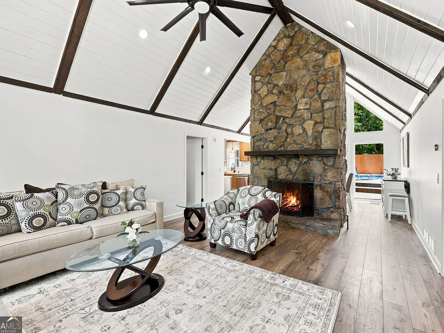 3 bed, 2.5 bath, $5,828 — Photo 2