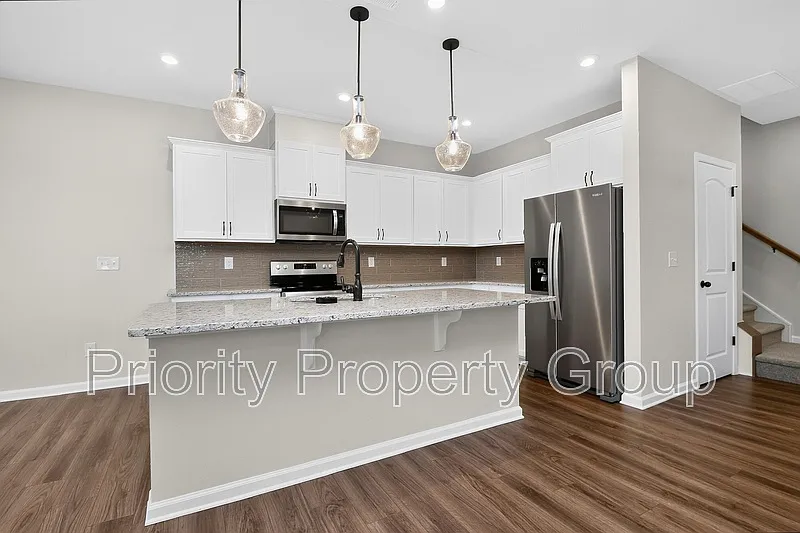 3 bed, 2.5 bath, 1906 sqft, $2,500 — Photo 4