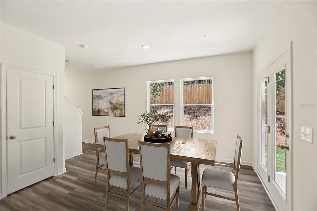 3 bed, 2.5 bath, 1662 sqft, $2,500 — Photo 4