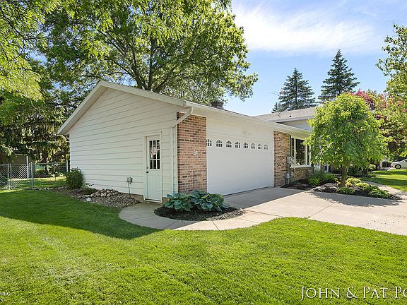 3rd image of 3154 Beechcrest Dr