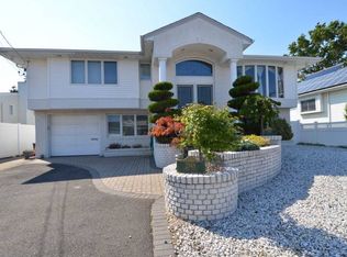 2948 Shore Dr, Merrick, NY 11566