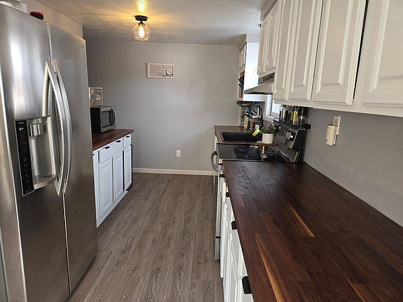 3rd image of 906 Otter Ave