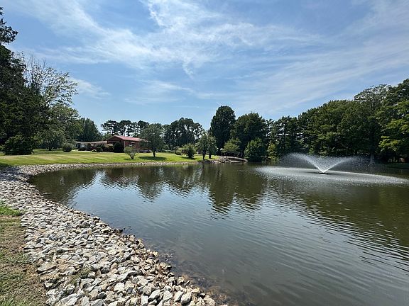 3rd image of 3953 Country Club Rd