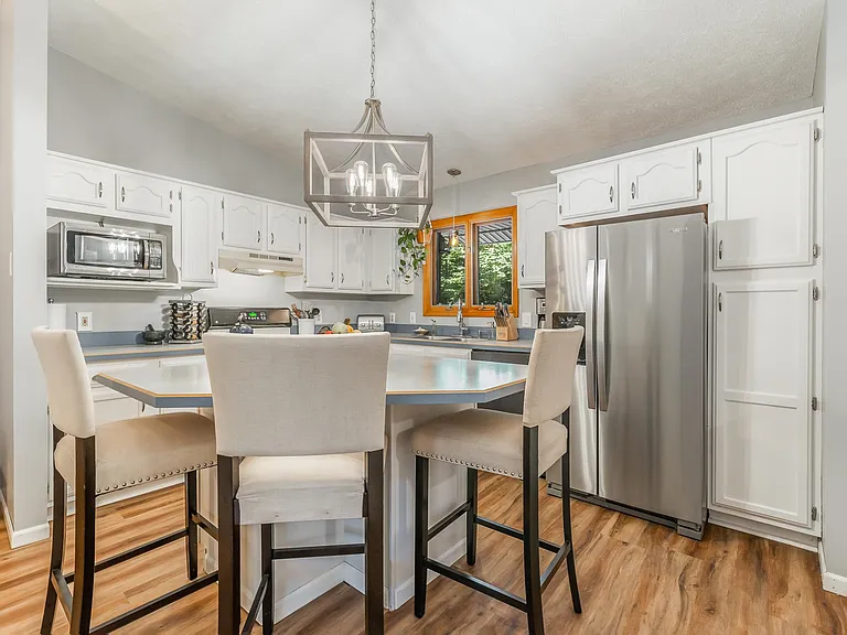 Large, fully equipped kitchen with everything needed to make delicious meals. Large island with 3 barstools.