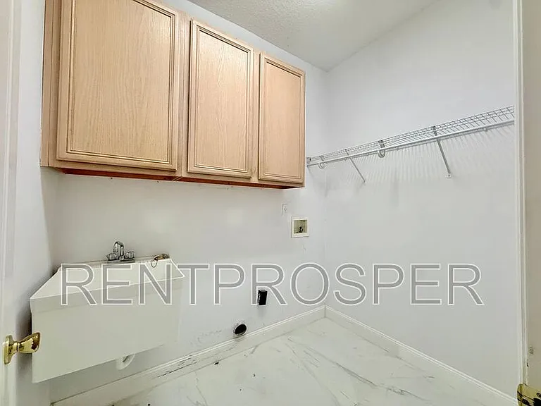 11400 Lovers Ln — Photo 20
