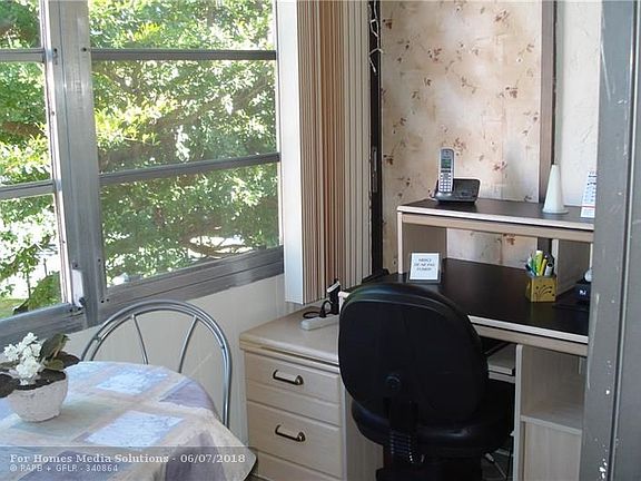 3rd image of 2861 Somerset Dr APT 401