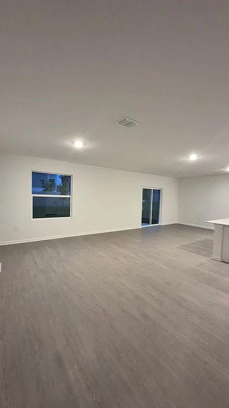 4 bed, 2.5 bath, 2280 sqft, $2,250 — Photo 3