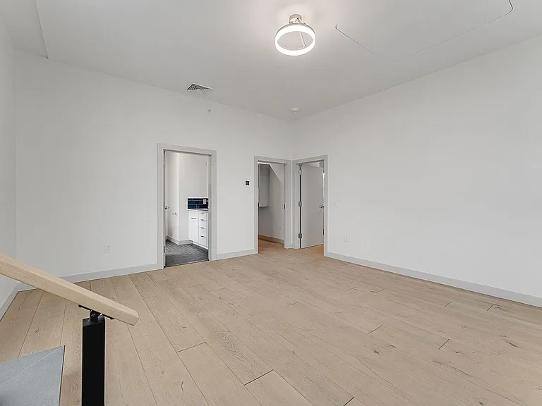 Bank Street Apartments at Burlington Square — Photo 70