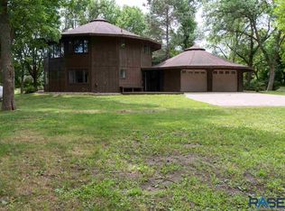 48056 Riverside Pl, Sioux Falls, SD 57108