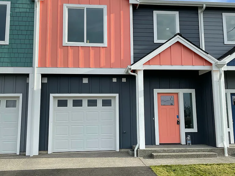 908 Oregon Ave S — Photo 2